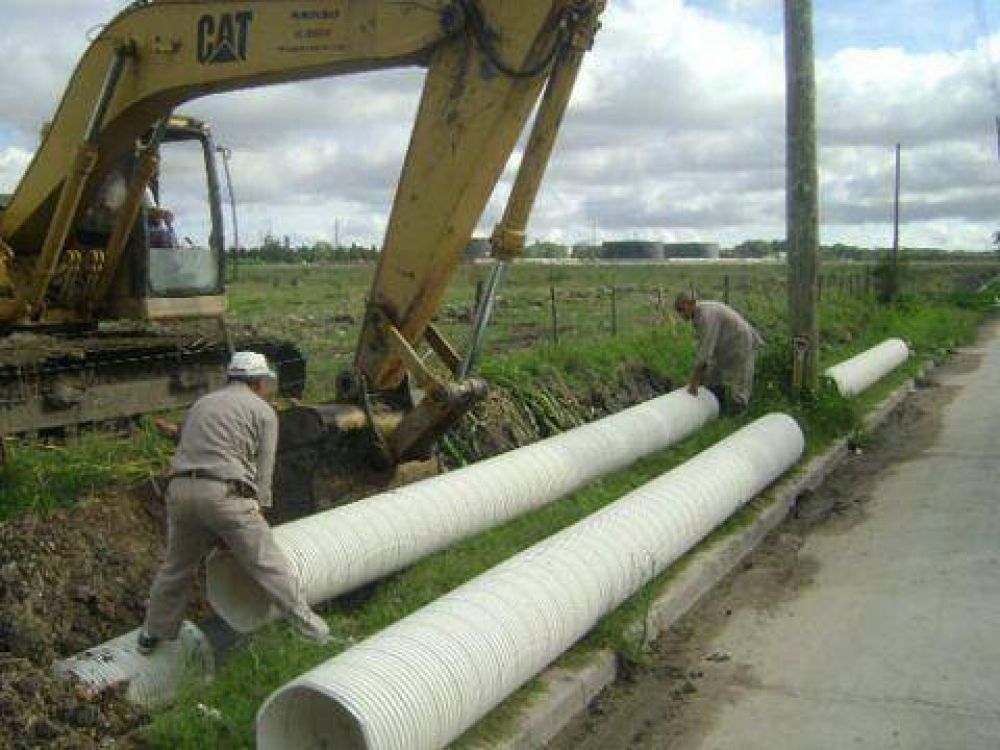 Se realizan tareas h�dricas en los canales de la Delegaci�n I