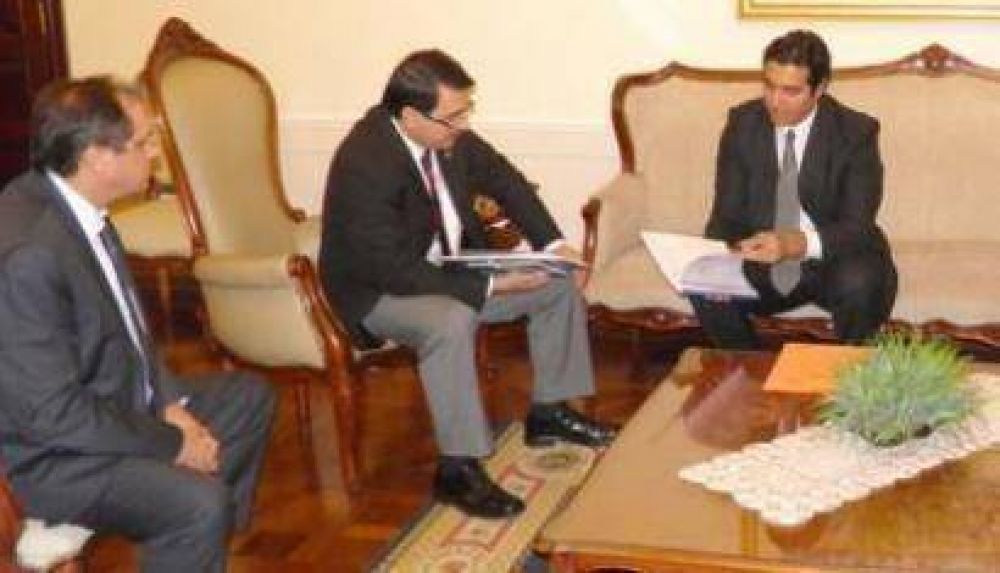 Solicitan consulta popular por la instalaci�n de reactor nuclear 