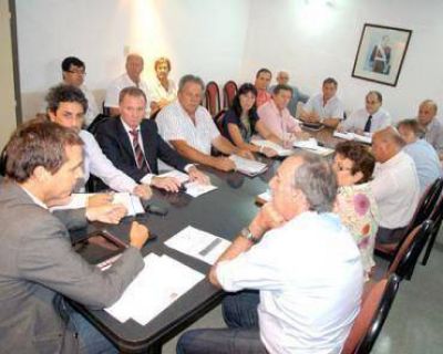 Reuni�n de senadores justicialistas con el titular de Vialidad provincial