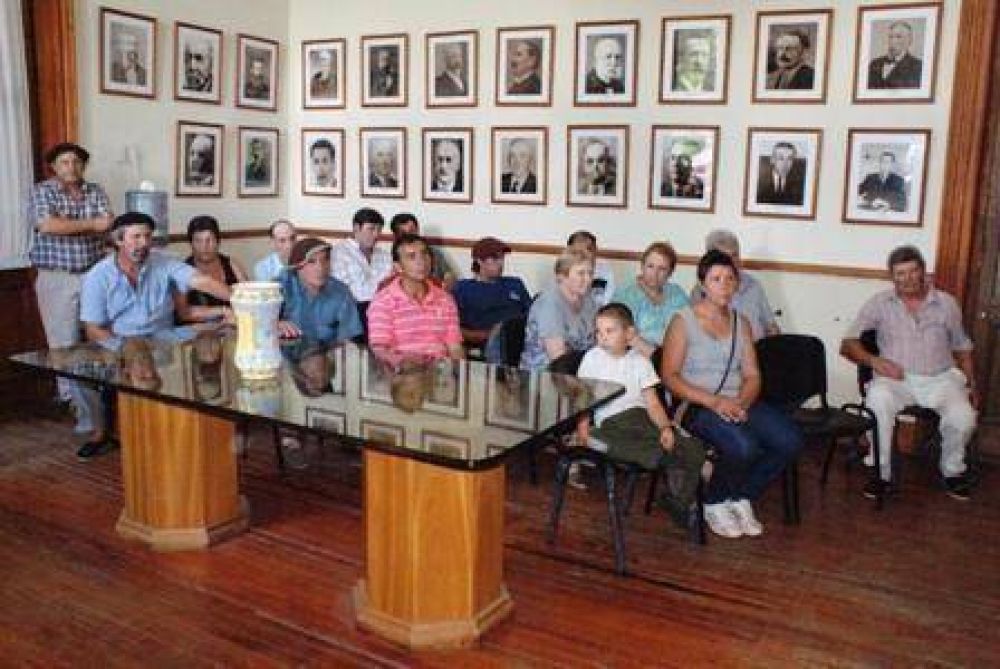 Entregaron subsidios a 24 peque�os productores lecheros 