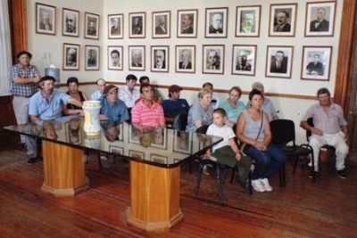 Entregaron subsidios a 24 peque�os productores lecheros 