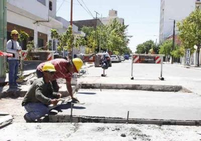 El municipio avanza con bacheos y limpieza de pluviales