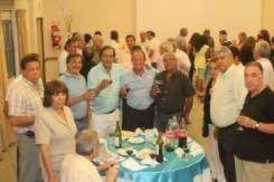 Fuentes insiste con tercerizar el mantenimiento de las plazas