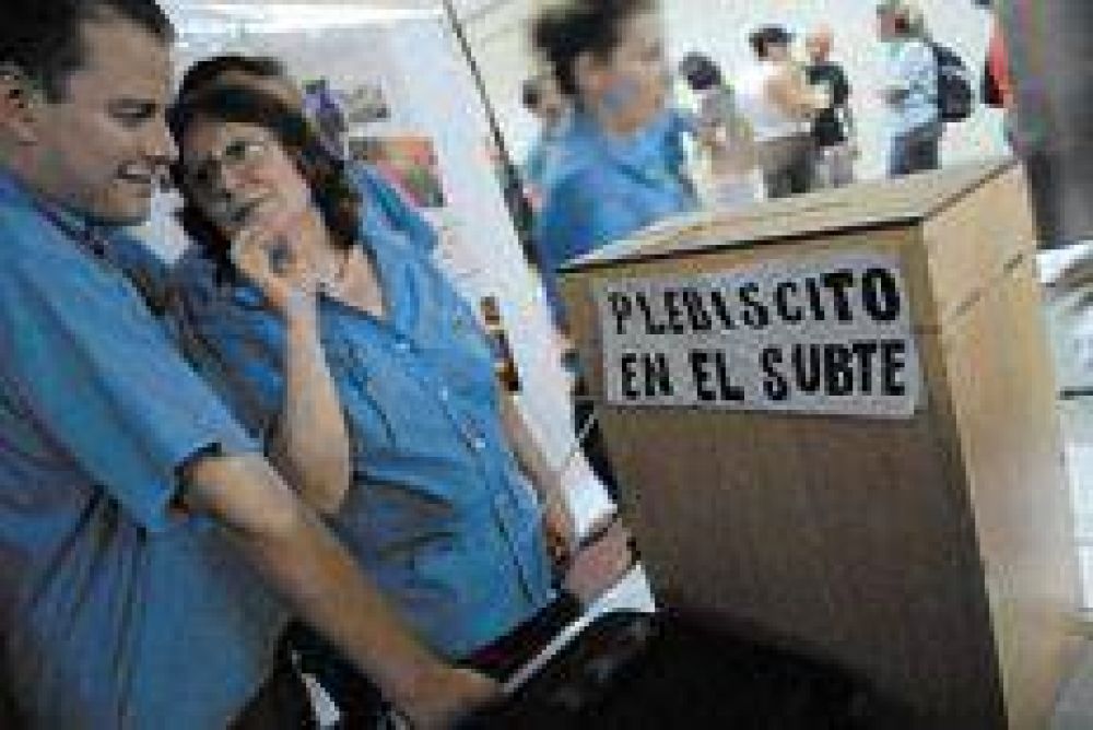 Palos y paros en un conflicto debajo del asfalto