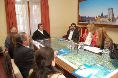  Analizaron la problem�tica del desempleo