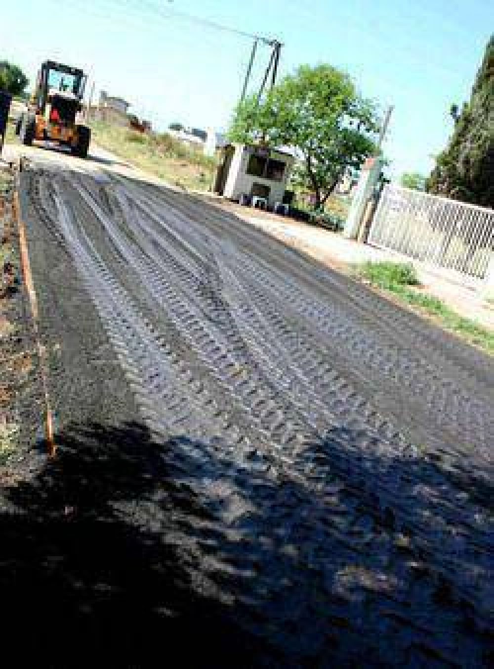 Contin�a la pavimentaci�n de calles en el barrio Don Francisco.