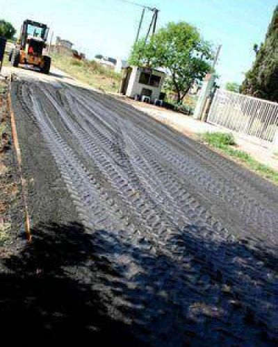 Contin�a la pavimentaci�n de calles en el barrio Don Francisco.