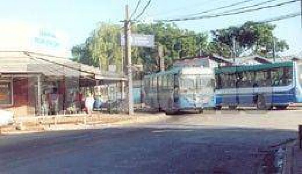 Apuran las soluciones para el caos de tr�nsito en el centro de Derqui.