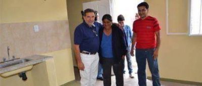 El gobernador entreg� nuevas viviendas del plan erradicaci�n de ranchos