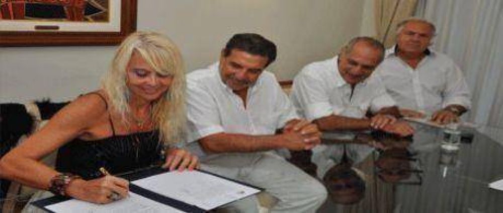 El Gobierno rubric� convenio para extracci�n de Piedras de Aplicaci�n