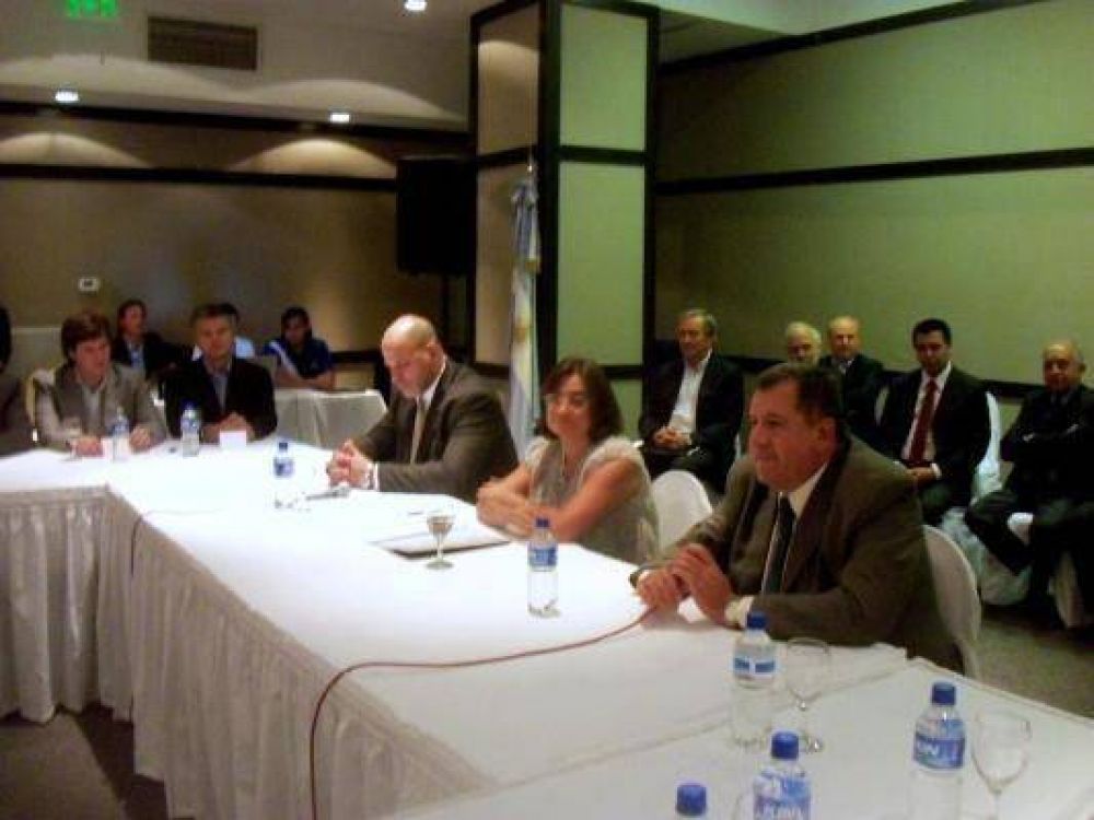 La gobernadora pidi� a las empresas mineras que inviertan m�s en Catamarca