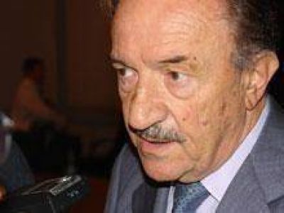 Verani dice que Saiz �debe irse� de la titularidad del partido