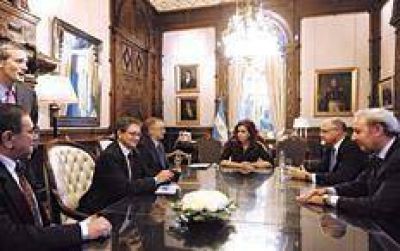 En busca de una mano latinoamericana