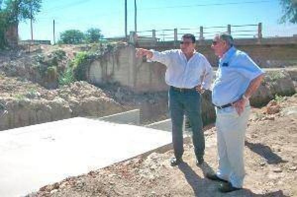 La obra de saneamiento del arroyo Chujchala en Las Termas finalizar en mayo