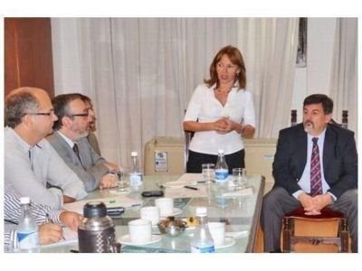 Borde costero: Osuna deline� acciones con puertos y v�as navegables de la Naci�n