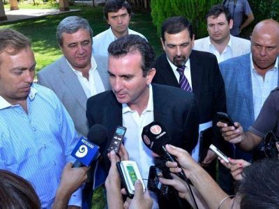 El gobernador P�rez anunci� doce l�neas de cr�dito para casas