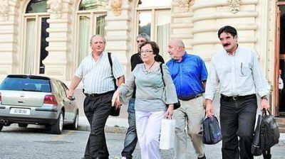 Docentes no aceptan un b�sico de $ 2.700 y siguen negociando