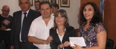 Entrega de equipamiento inform�tico para Chilecito y Famatina