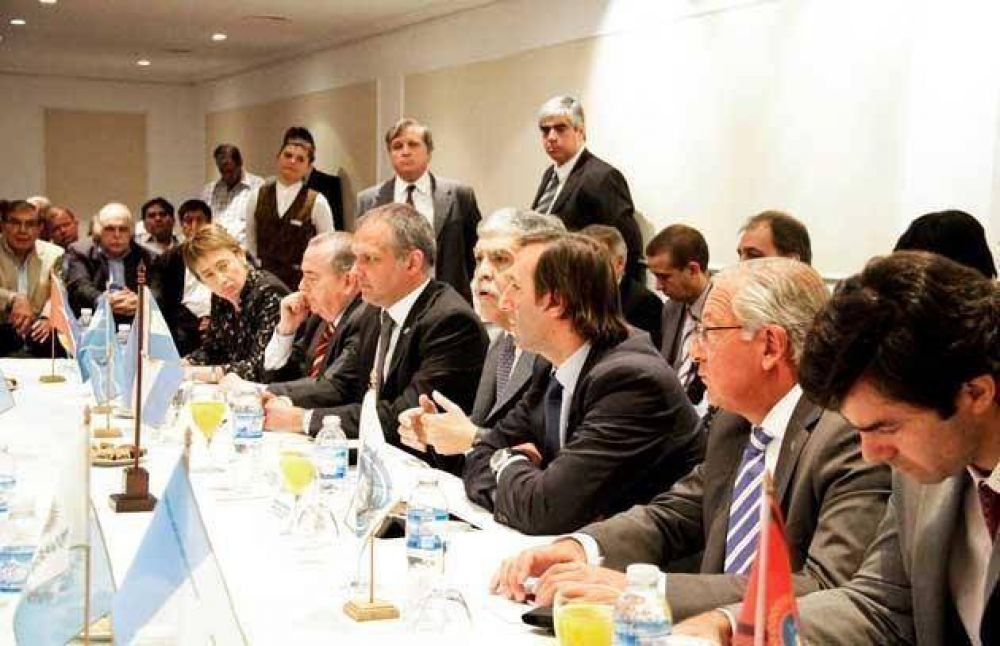 Acuerdo entre Naci�n, provincias y sindicatos obligar� a petroleras a producir o pagar 