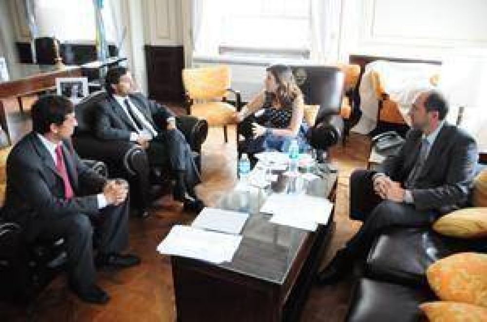 Pittelli se reuni� con la ministra de Econom�a bonaerense 