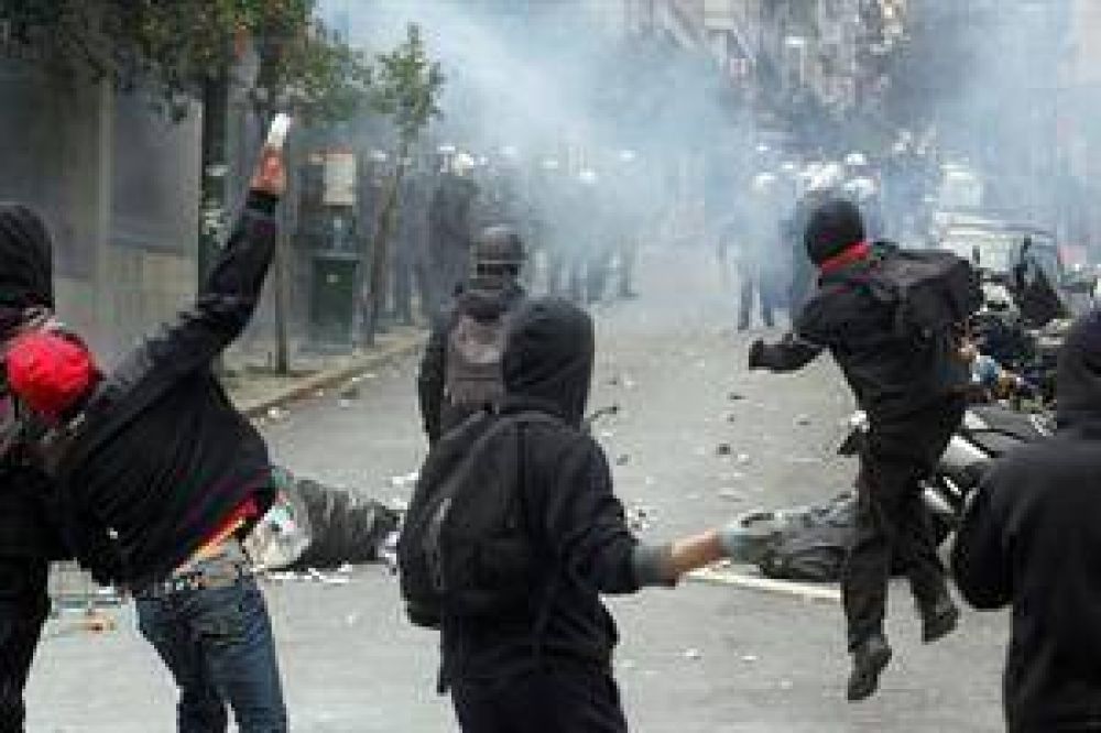Los griegos se rebelan contra la UE