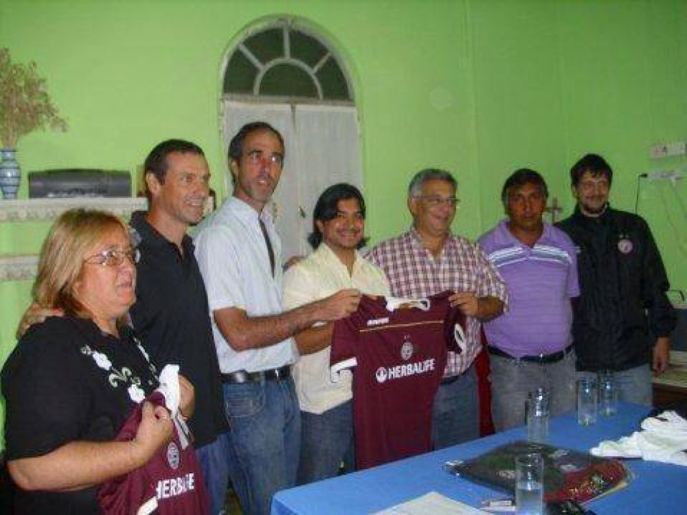 Se firm� el acuerdo con el Club Lan�s