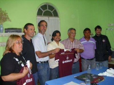 Se firm� el acuerdo con el Club Lan�s
