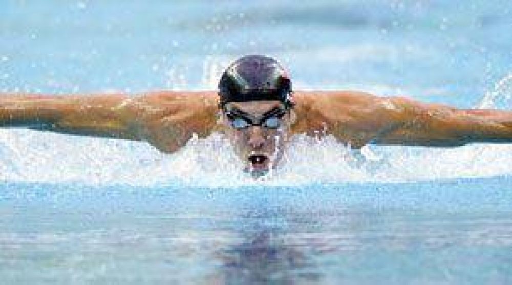 Suspendieron a Michael Phelps por tres meses por fumar marihuana.