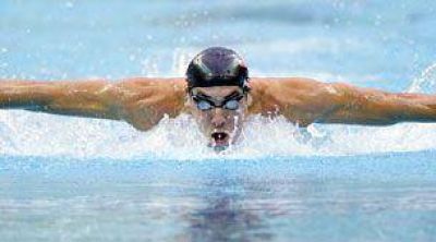 Suspendieron a Michael Phelps por tres meses por fumar marihuana.