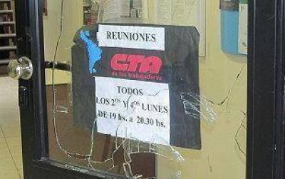 Rompieron vidrios de un local de Suteba en San Fernando