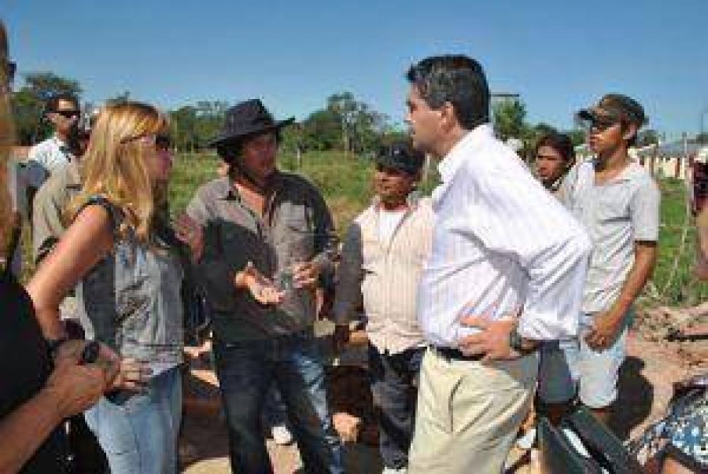 Capitanich y Ayala supervisaron las obras de infraestructura social en el barrio 17 de julio