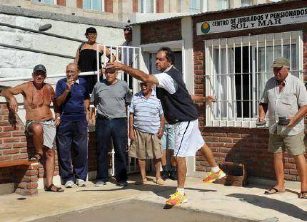 Scioli salud� a polic�as y jubilados en Mar del Plata