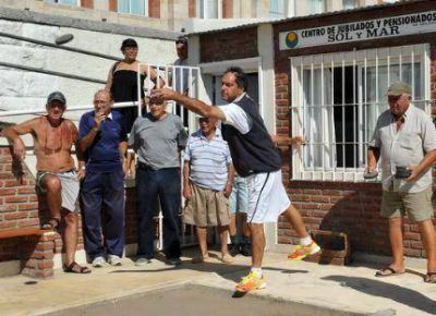 Scioli salud� a polic�as y jubilados en Mar del Plata