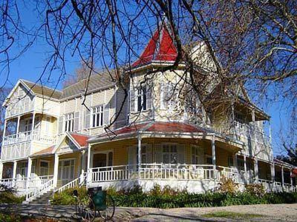 Se inaugura la muestra �Villa Victoria 100 a�os�