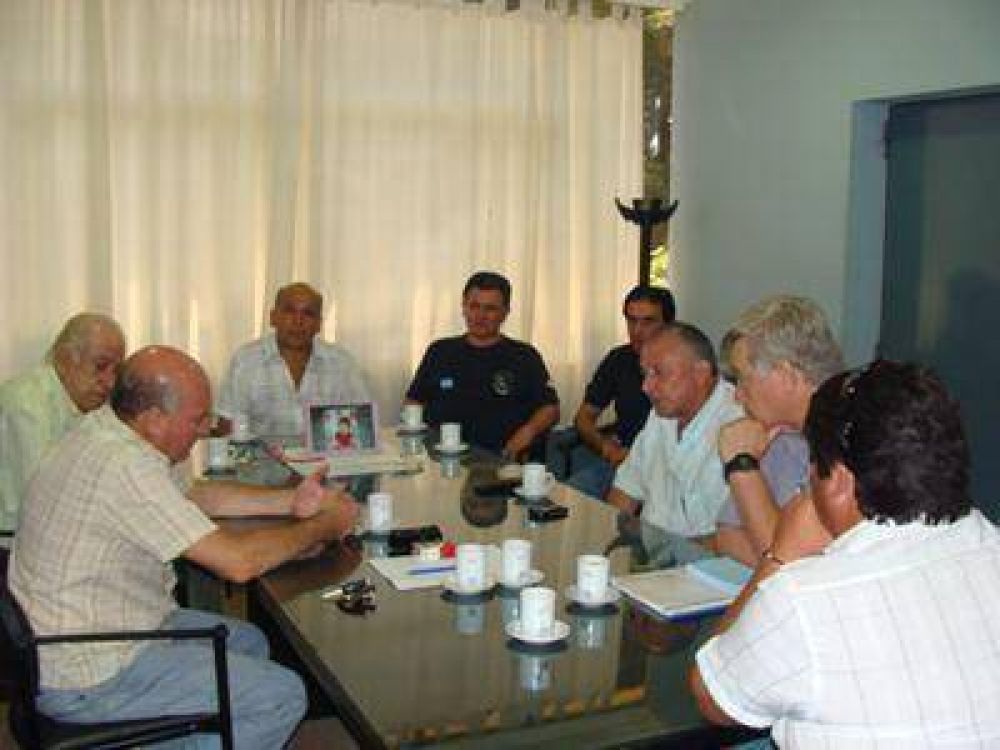 Walter Ariel Santalla con dirigentes gremiales