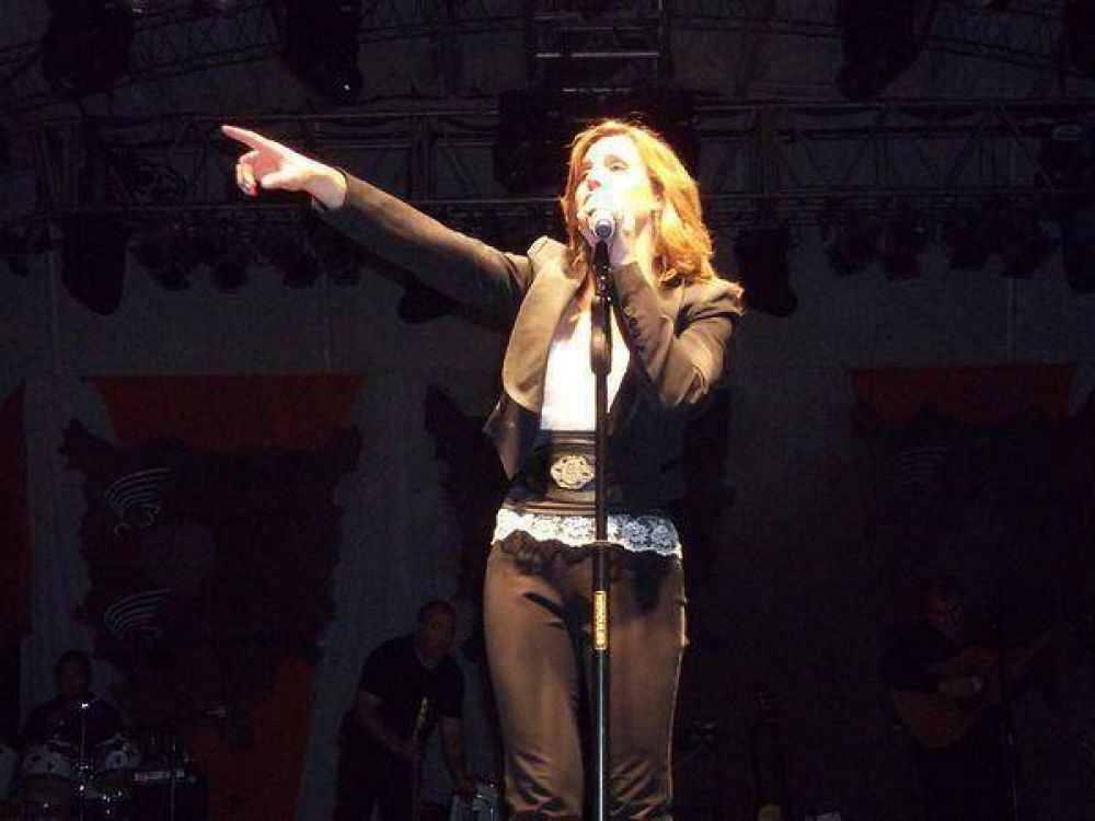 Soledad, Marian Farias Gomez y Los Alonsitos brillaron en Baradero