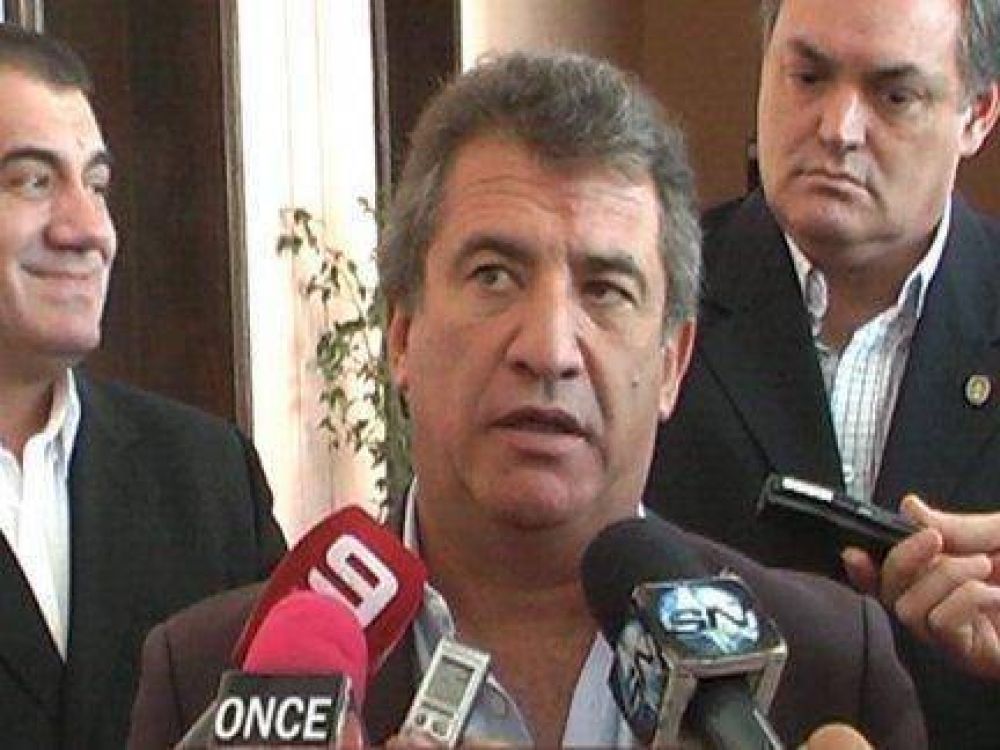 Urribarri habl� con la prensa sobre salarios docentes, atraso del pago y privatizaci�n del Delta