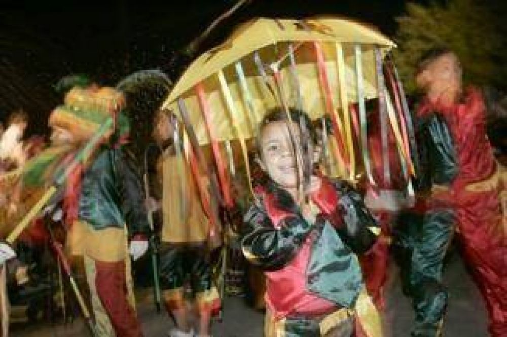 La noche se asoci� a las previas del Carnaval en Quilmes