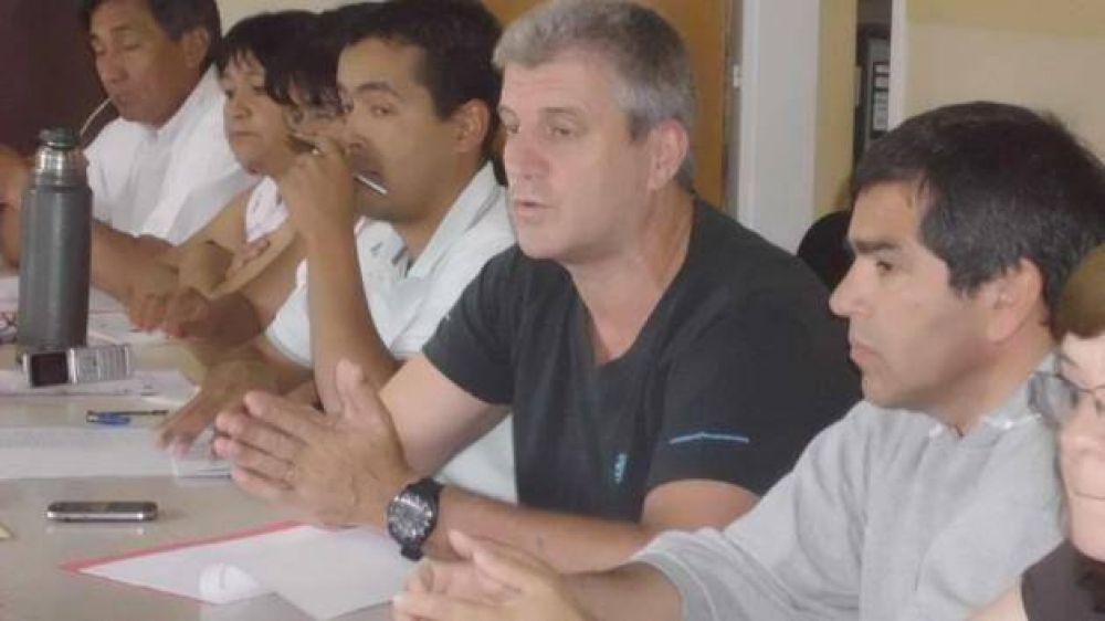 El Diputado Nacional Carlos Eliceche reunido con concejales de la cordillera