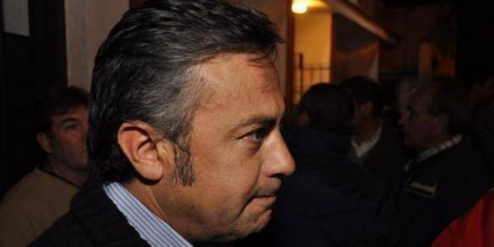 UCR le pide a "Paco" P�rez que haga valer las leyes locales sobre hidrocarburos