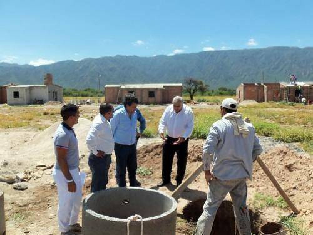 Supervisan obras y viviendas en Cha�aritos