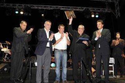 Dino Saluzzi dio un hermoso espect�culo en los jardines del HCD de Tigre