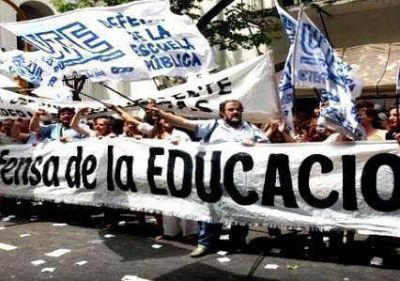 Docentes:rechazaron oferta de sueldo m�nimo de 2.700 pesos