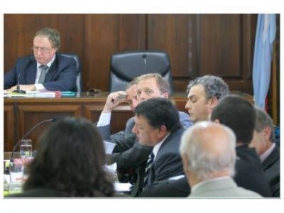 Juzgan otra vez a polic�as por el hurto de comida y zapatillas