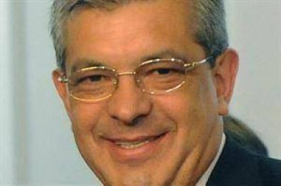 Dom�nguez busca compensar el aumento con otras restricciones