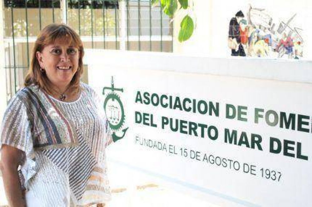 Olga Meneses encabez� agasajo en la Asociaci�n de Fomento del Puerto para con las soberanas invitadas