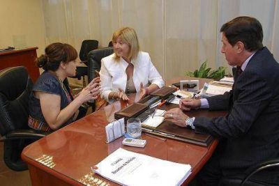 El INTENDENTE DAR�O D�AZ P�REZ RECIBI� A LA MINISTRA CRISTINA �LVAREZ RODR�GUEZ