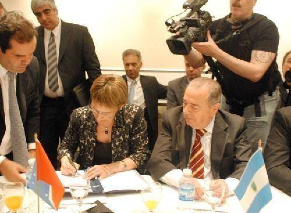 R�os y Gobernadores de la OFEPHI anunciaron que sancionar�n a a petroleras que no inviertan.