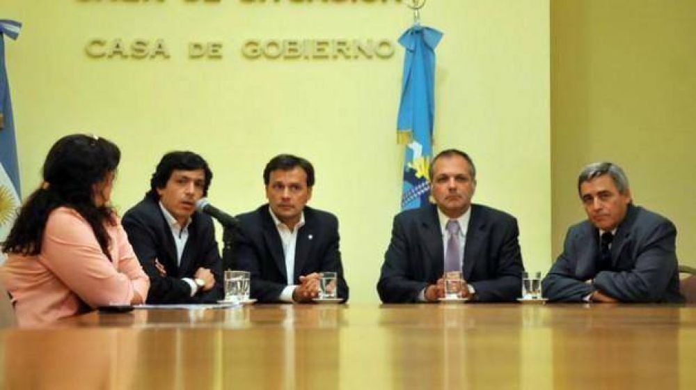 Gobierno anunci� aumento de salarios para la Polic�a