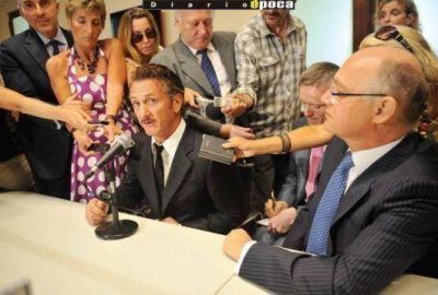 Sean Penn calific� de �arcaico� el colonialismo del Reino Unido